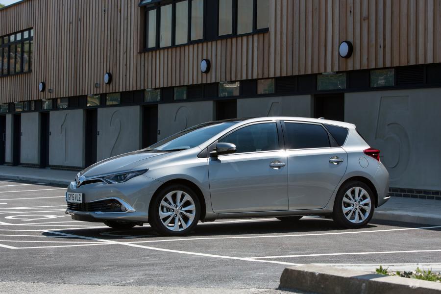  Toyota Auris 2015 года  (UK) (фото 33 из 43)